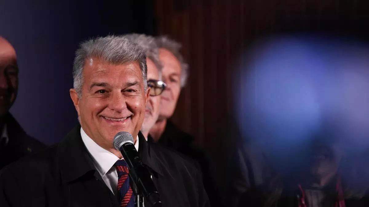 开云-每体：会员签名递交后，拉波尔塔和他团队在其家中进行了会议