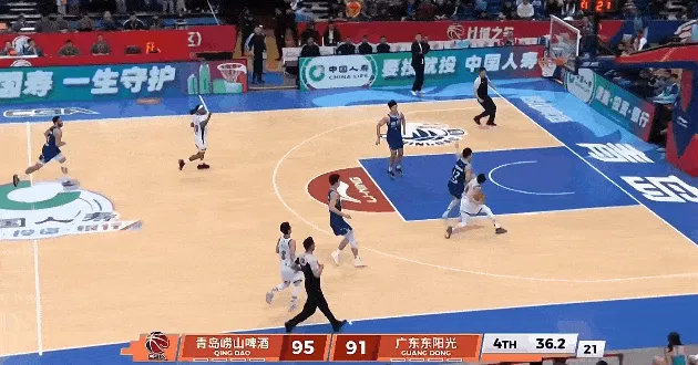 开云体育下载-胡明轩快攻造成段昂君5犯离场，两罚全中后35秒仅差青岛2分